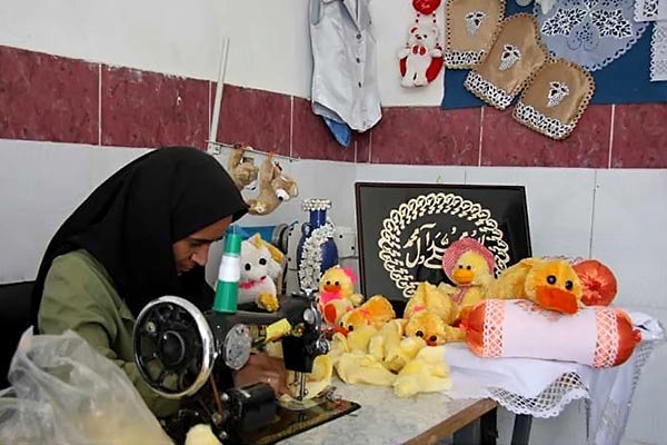 زنان، پرچمدار مشاغل خانگی شدند / سهم 80 درصدی زنان در اشتغال خانگی