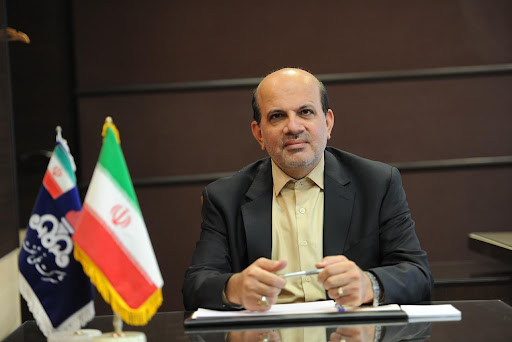 در زمین صنعت نفت یک نفر بازی می‌کند و ۲۲ نفر قضاوت و نظارت می کنند!