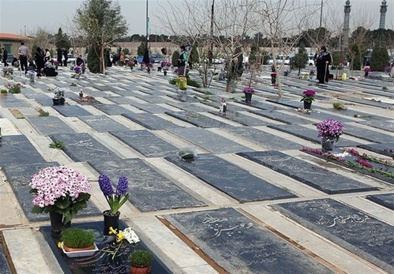 درب‌های اصلی آرامستان هنگام سال تحویل به روی شهروندان باز است