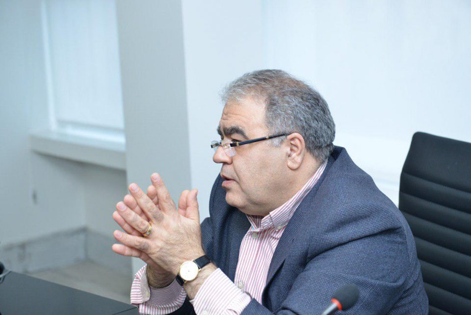 دولت‌ها در ایران عادت دارند چوب و پیاز را با هم بخورند!
