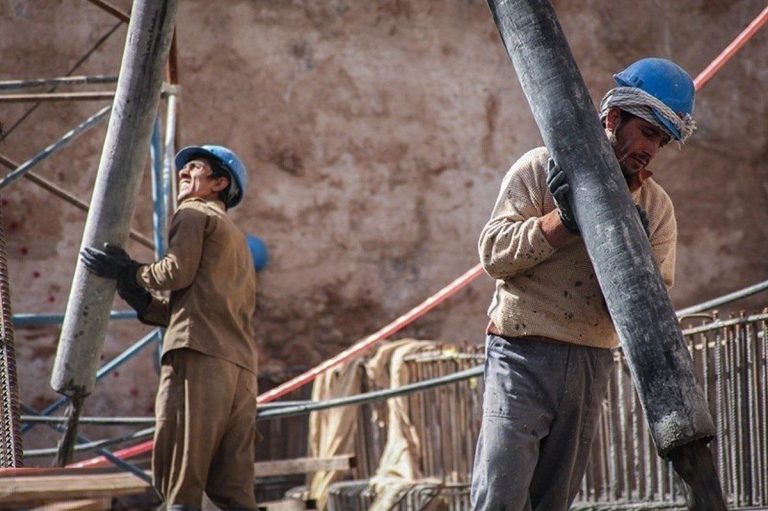 تاخت و تاز چهارنعل دولت و وزارت کار بر تن طبقه کارگر / ثروتمندان نمی‌دانند «کارگر بودن» در شهر دوقطبی یعنی چه!