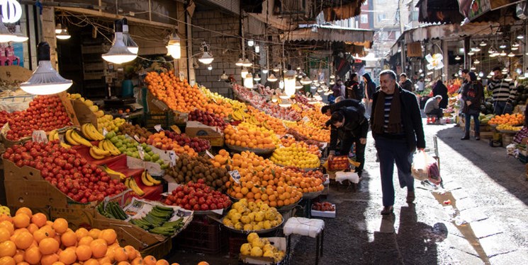 پول چهار کیلو میوه بیشتر از دستمزد ۲.۵ روز یک کارگر! / میوه درجه چند هم در سبد کارگران جا نشد