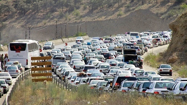 قحطي بنزين در شهرهاي شمالي! / تکذیب و پاسکاری مسئولان در مورد صف های وحشتناک بنزین / مسافران در گیلان و مازندران گیر کرده اند؟