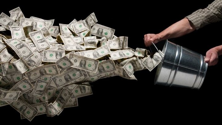 اقتصاد بیمار ایران می‌تواند از سایه دلار خارج شود؟