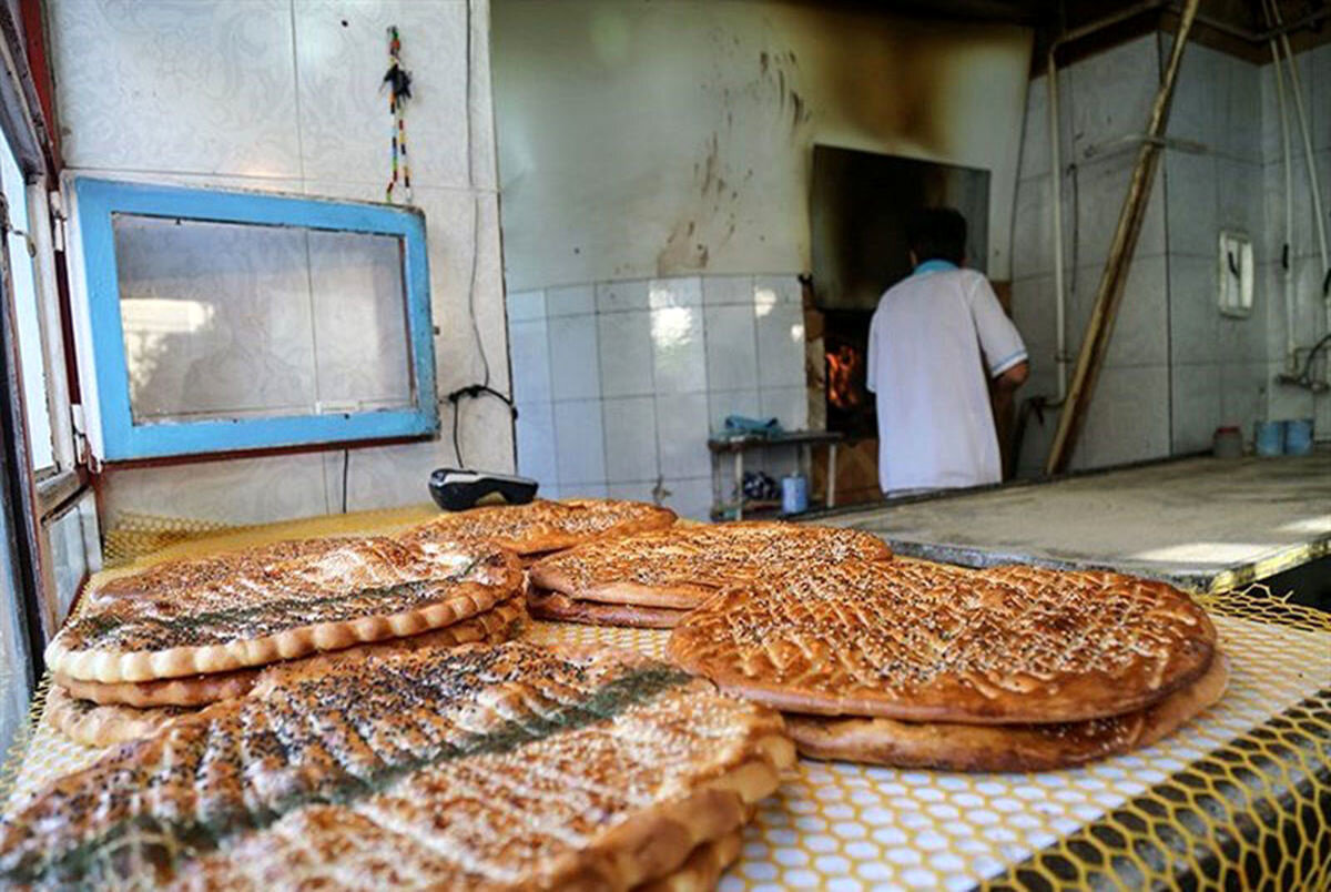 پوست موز گرانی نان زیر پای دولت پزشکیان؟