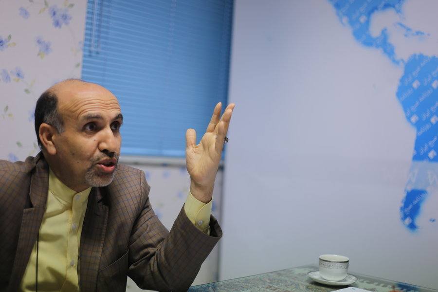 من نگرانم برخی خربزه زیر پای دولت بگذارند و دولت را زمین گیر کنند / نان را رئیسی گران کرد نه پزشکیان