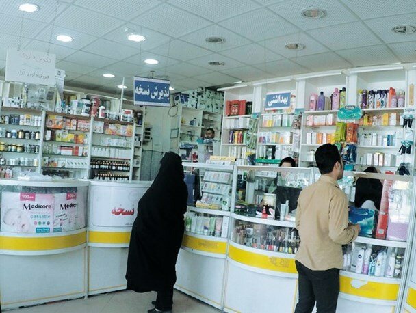 تولید کنندگان از نرخ پایین دارو می‌نالند، شهروندان از گرانی و کمبود / عبده زاده: حمایت لازم داریم، اما نه از جیب مردم!