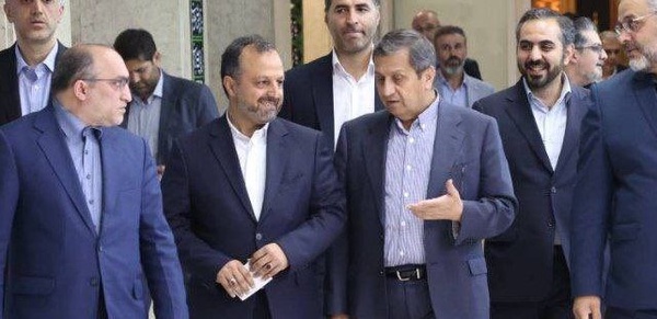 ماجرای مجوز‌های مشکوک و دقیقه نودی خاندوزی / همتی: بررسی می کنم