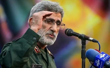 سردار قاآنی دهان شایعه پردازان را بست / فریاد حیدر حیدر جمعیت با دیدن سردار قاآنی در مراسم بدرقه سرلشکر شهید نیلفروشان + فیلم