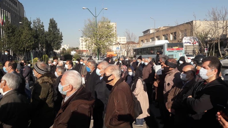 شکم گرسنه، بازنشستگان را کف خیابان ‎آورد!