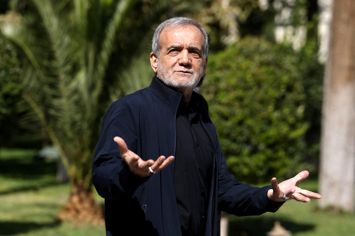 ماجرای شلوغ کاری تندروهای دانشگاهی در حضور پزشکیان چه بود؟ / جنگ روانی علیه پزشکیان / واکنش متفاوت پزشکیان ورق را برگرداند + فیلم