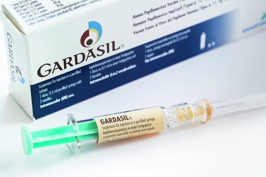 شیوع گسترده و خاموش ویروس HPV زیرپوست جامعه ایرانی / واکسن گارداسیل ترویج بی بند و باری و اشاعه فحشاست / ردپای کیهان و رجانیوز در به خطر انداختن سلامت زنان
