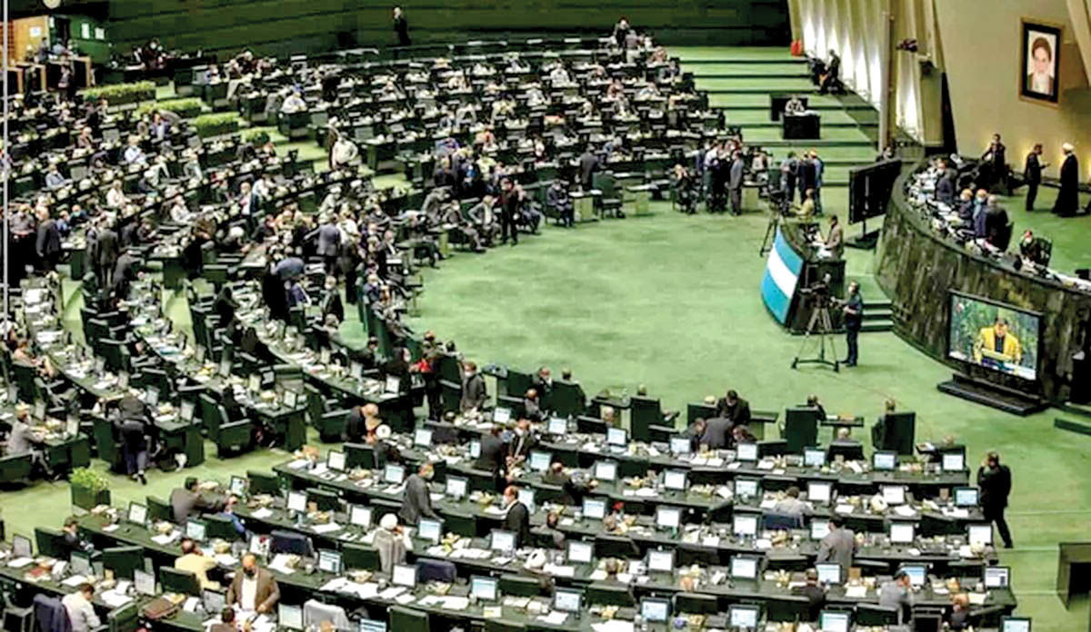 ادعای عجیب یک نماینده مجلس: تعطیلی پنج‌شنبه یا شنبه خیلی تفاوتی در اقتصاد کشور ندارد!