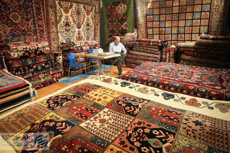 کوچ قالیبافان از حرفه خود / فرش دستباف ایرانی به خاطره ها می پیوندد؟ / بهرامی: مردم ترجیح می‌دهند هزینه کمتری کنند و فرش ماشینی بخرند