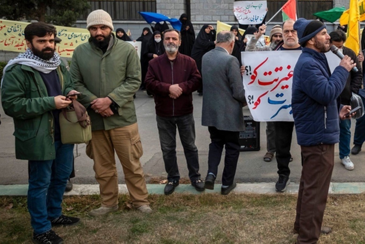 رادیکال ها تافته جدا بافته اند؟ / از تهدید رئیس جمهور تا توهین به دیگران در تجمع تندروها!