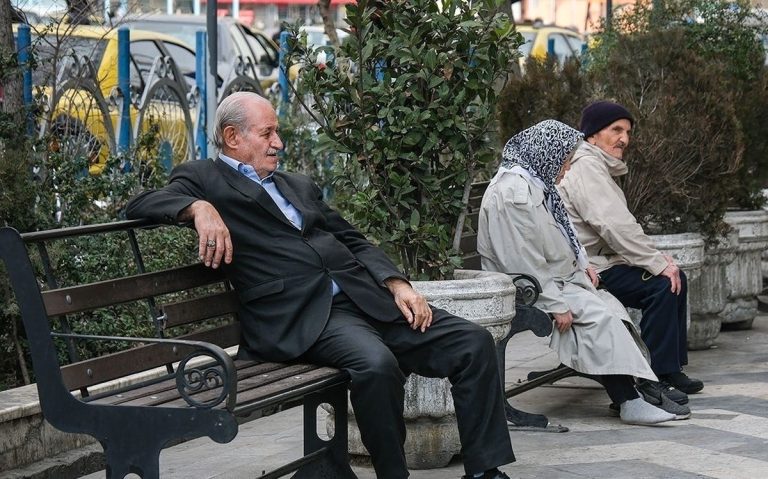 بهبود معیشت بازنشستگان در گرو اعتباری به بزرگی ۱۸۵۰۰۰۰۰۰۰۰۰۰۰۰ تومان! / بازنشستگان تامین اجتماعی از وعده وعید دولت ها خسته اند