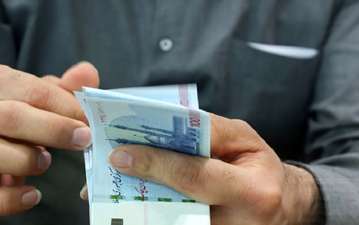 پیشنهاد جالب “راغفر” برای جبران آسیب‌های تورمی / دولت به کارفرمایان «یارانه دستمزد» بدهد!