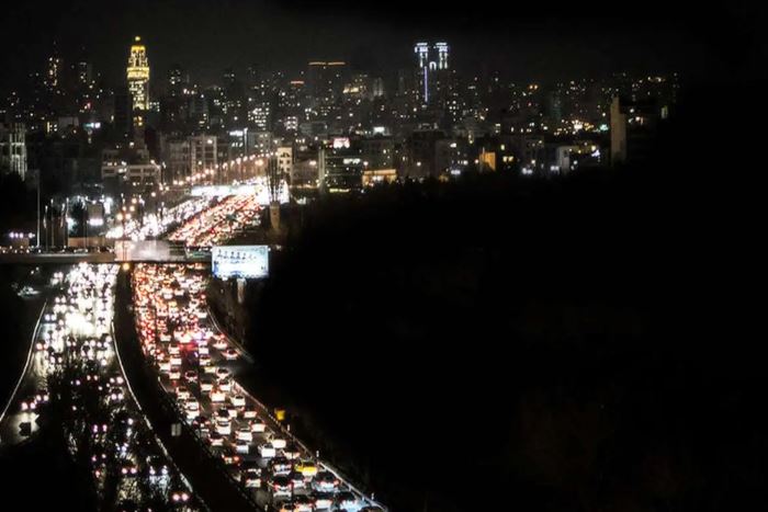 در این بحران برق چرا پیمانکاران شهرداری از درآمد خود نمی‌گذرد؟