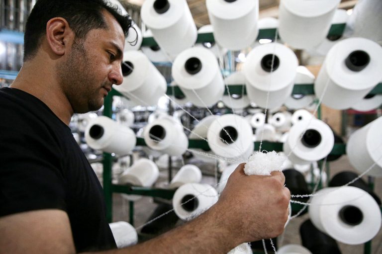 صنعت نساجی؛ صنعتی که روزگاری پرچمدار اشتغال و صادرات غیرنفتی بود اکنون برای بقا می جنگد