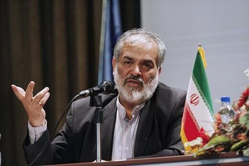 ‌آنهایی که خارج رفته اند، الان دارند توالت و ظرف می‌شویند!