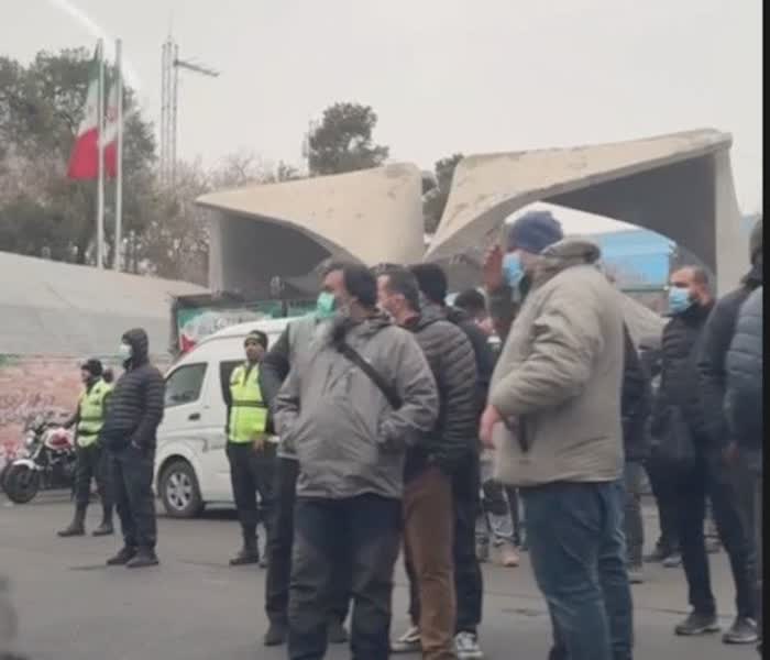 چه کسانی از آب گل آلود دانشگاه تهران ماهی می‌گیرند؟