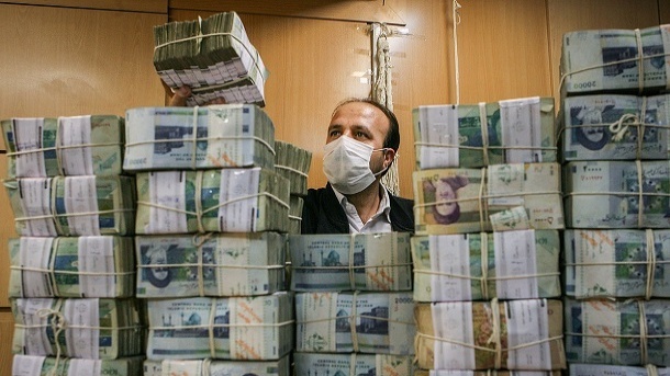 دلیل گریز پول از بانک‌ها + نمودار
