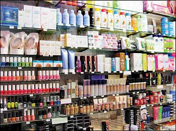 در بازار محصولات آرایشی و بهداشتی چه خبر است؟ / وفور کالای قاچاق در پاساژها و مراکز خرید