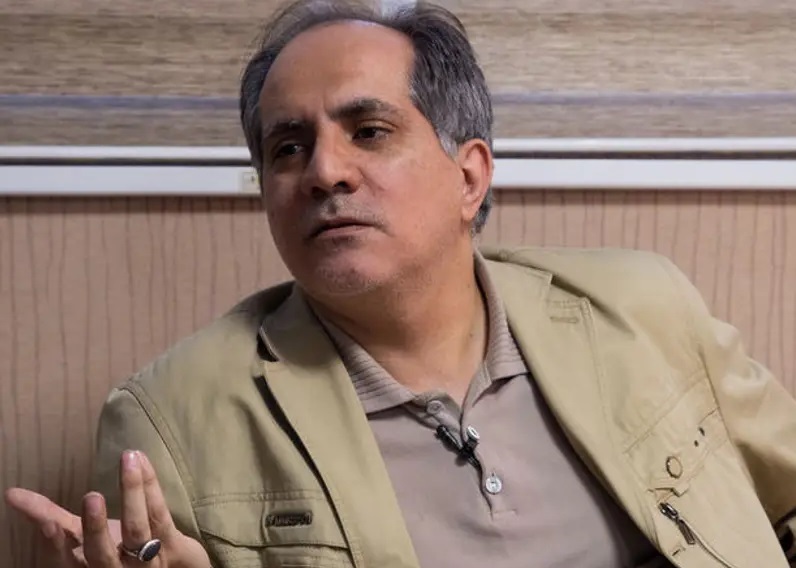 از نظر تندروها مردم همین تحصن کنندگان مقابل مجلس هستند و باقی جامعه جاندارانی هستند که حکومت لطف کرده و آنها را تحمل می‌کند!