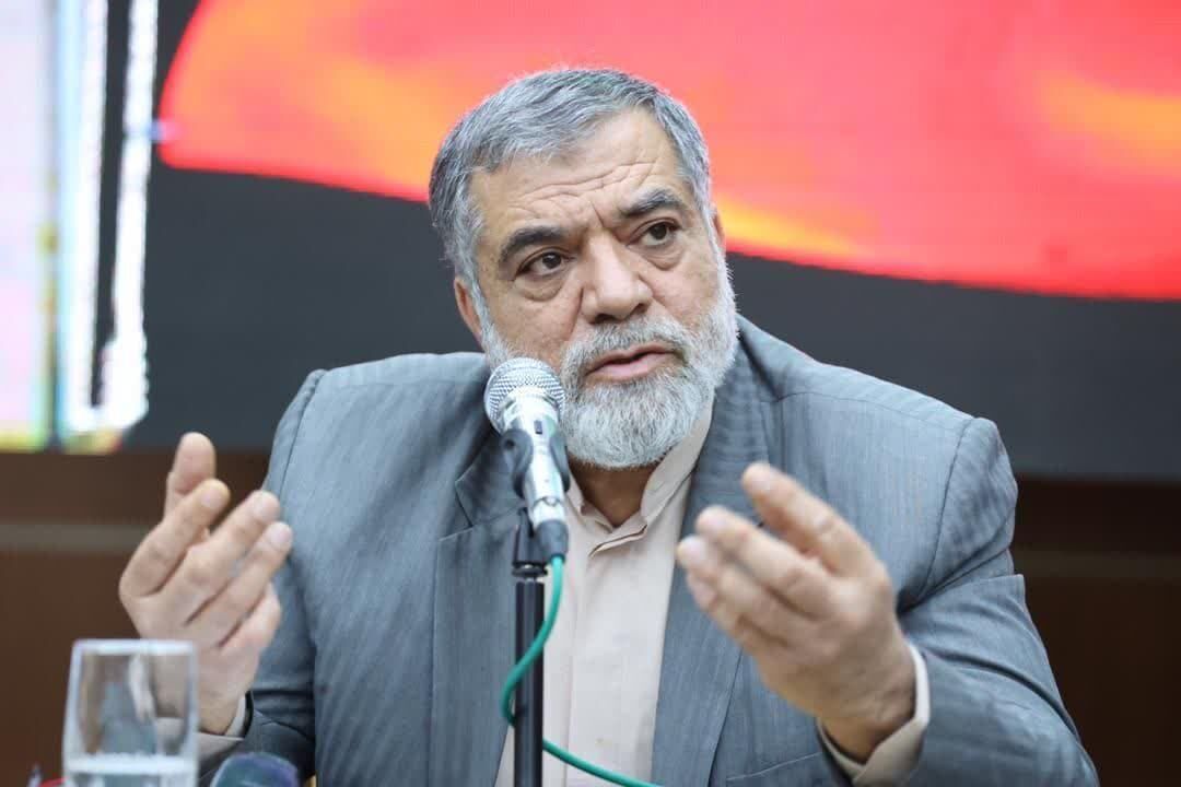 کاسه‌های داغ‌تر از آش پشت واژه انقلابی‌گری حاشیه درست می‌کنند