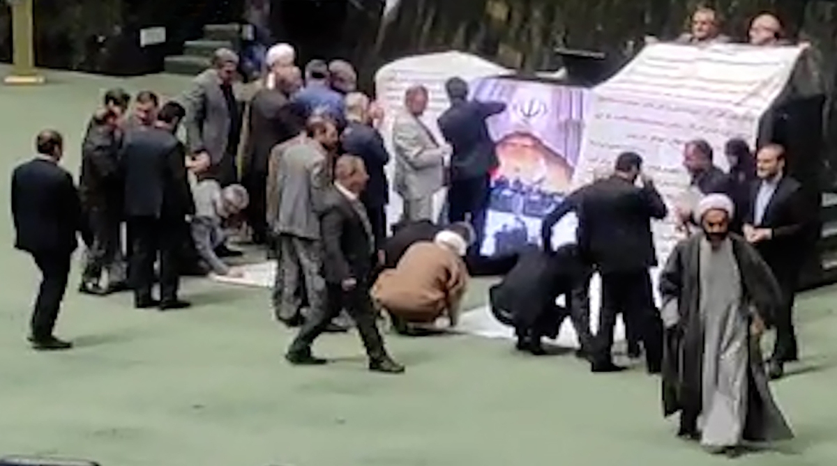فاز جدید تندروها و پایداری ها برای حمله به دولت؛ قانون «عفاف و حجاب» را اجرا کنید / بانکی پور صندلی به صندلی برای گرفتن امضا در مجلس می چرخد!