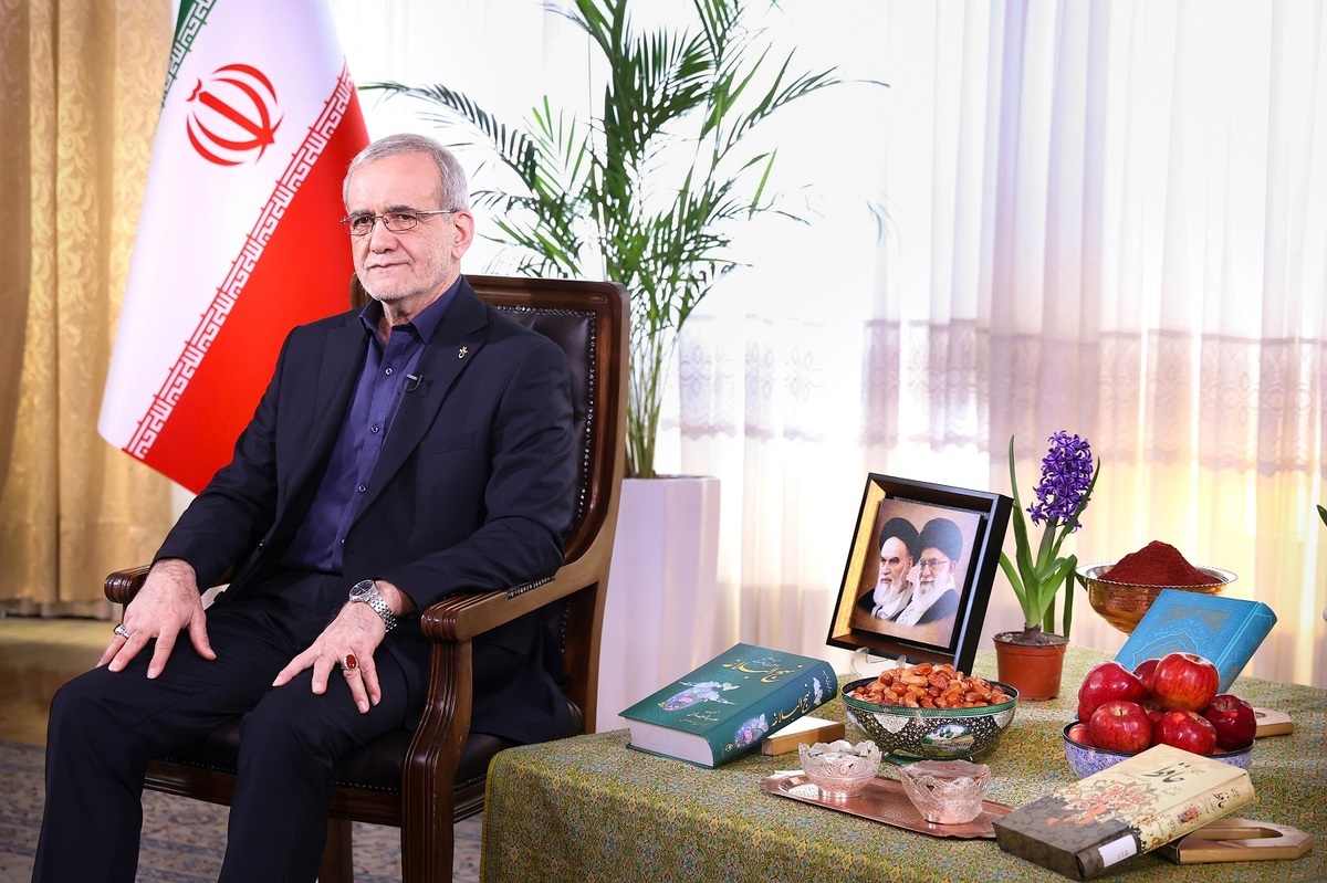 صداوسیما در آغاز سال نو شمشیر را از رو برای رئیس جمهور بست! / چرا صداوسیما پیام نوروزی پزشکیان را با تأخیر پخش کرد؟
