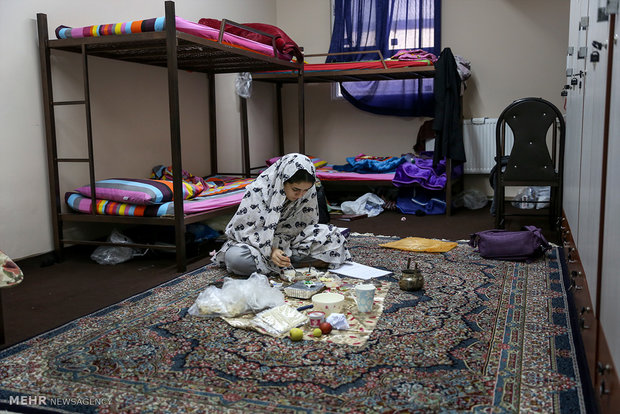 زندگی زیر سایه ترس در خوابگاه‌های دولتی / دانشجویان نه از دست همسایگان در امانند نه زورگیران!
