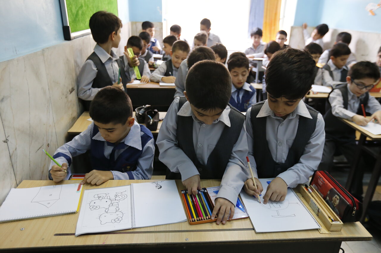 انتشار یک فیلم در فضای مجازی واقعیت تلخ مدارس دولتی را برملا کرد / نقض حقوق اولیه دانش‌آموزان، تحقیر و توهین به والدین در مدارس دولتی