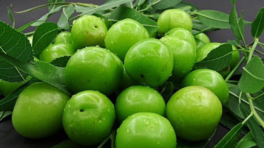 میوه‌های نوبرانه آمدند اما چه آمدنی! / پشت پرده قیمت نجومی بودن گوجه‌ سبز