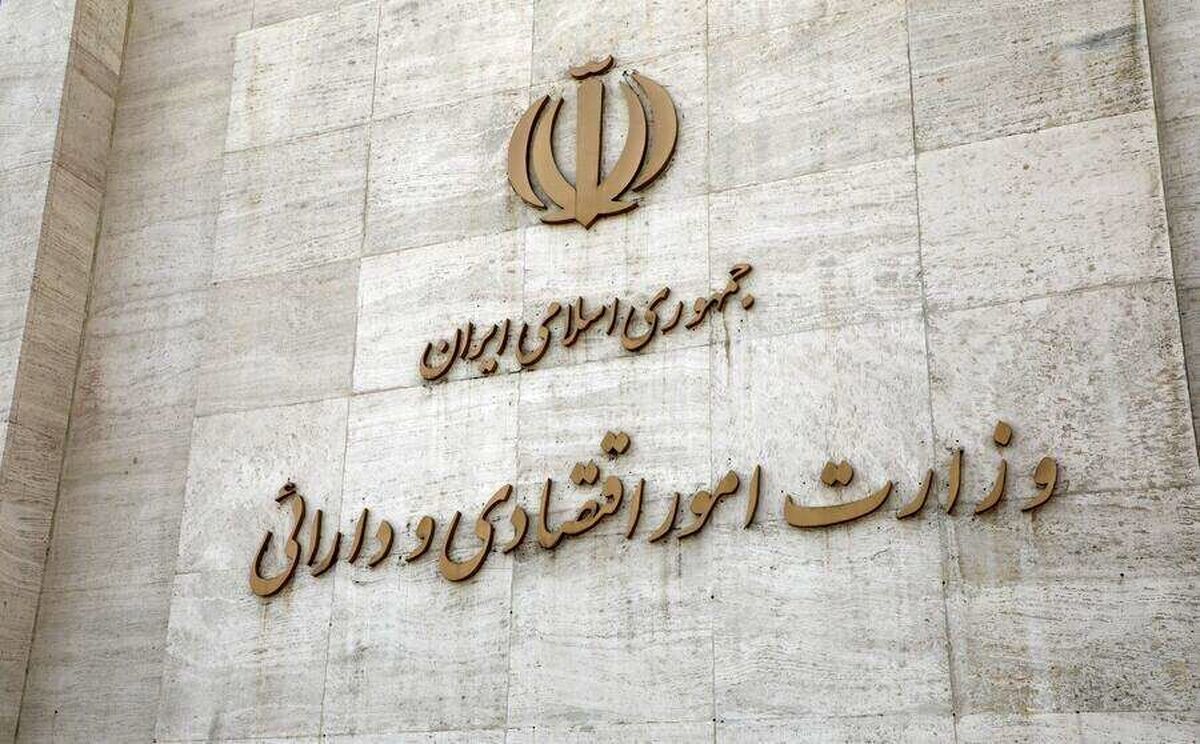 صندلی وزیر اقتصاد همچنان خالی / بخشایش: هر کسی در این شرایط وزارت اقتصاد را قبول کند، یا عاشق است یا دیوانه!