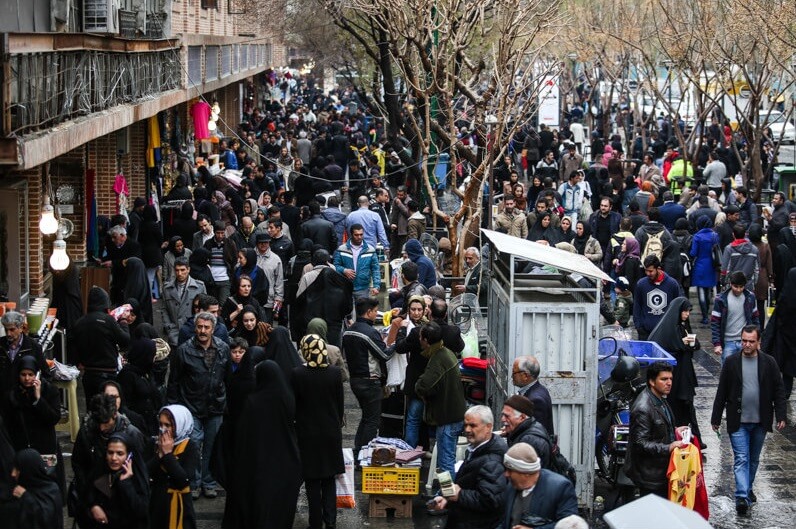 ۴۰ درصد خانوارهای کل کشور فاقد بیمه و درآمد ثابت هستند / در آینده با موج سالمندان فقیر روبرو خواهیم شد / نیمی از درآمد تهرانی ها صرف مسکن و سوخت می شود