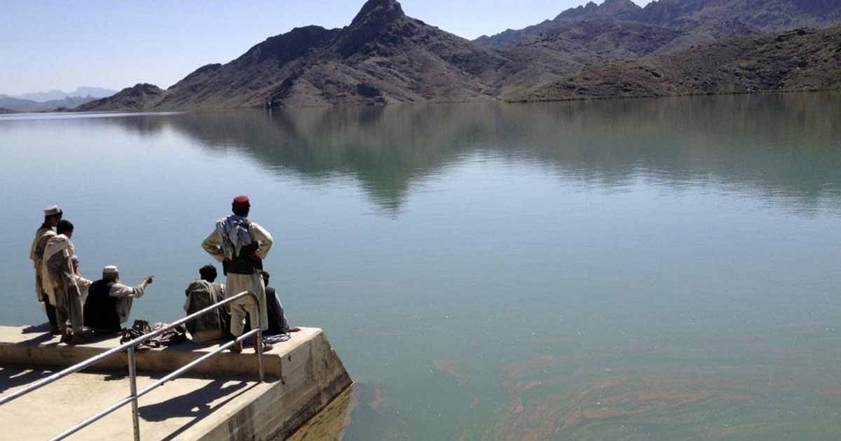 طالبان با سیمان ایرانی راه آب را به سمت ایران می بندد!