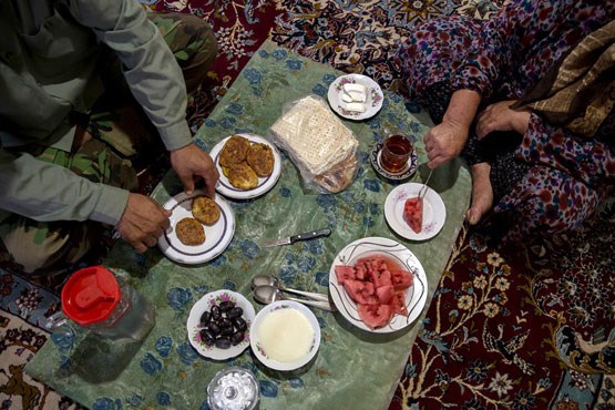 حذف ارز ترجیحی گوشت؛ تحمیل مصیبت دوباره به فقرا / سلیمی: آقای پزشکیان! شما سفره فقرا را جمع نکن، نمی خواهیم سفره ای شبیه سفره خودت برای آنها پهن کنی