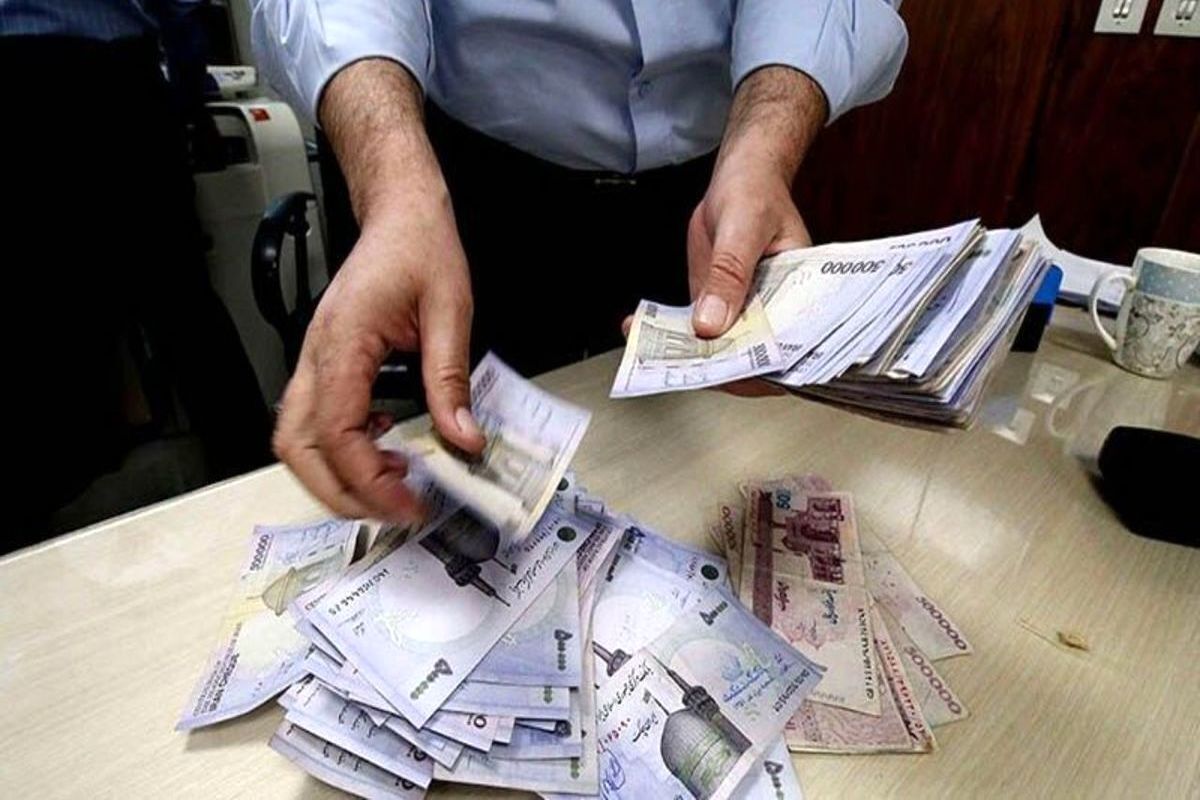 مزدبگیران زیر تیغ مالیات / چرا کارگران و کارمندان باید دو برابر اصناف و کسبه مالیات بدهند؟