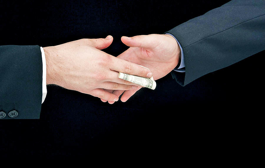ارز، مهم‌ترین بازار رانتی ایران! / قیمت‌گذاری دستوری چگونه روزگار بازارها را سیاه کرد؟
