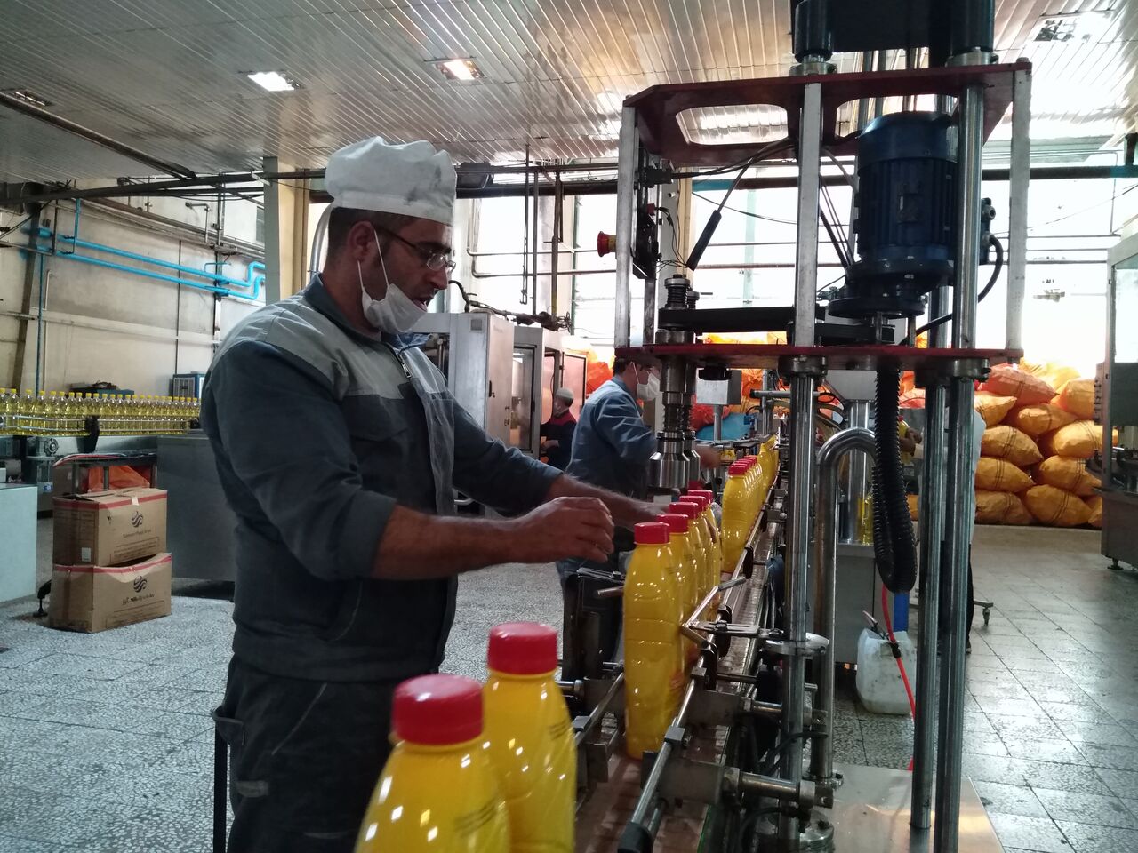 صنایع با تمام قوا پای کار / تولید کارخانه‌ها همانند دوران کرونا، افزایش می‌یابد