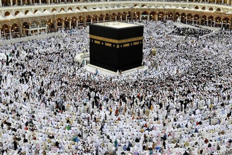 تلاش برای بازگرداندن ۷۰۰۰ مسافر حج عمره به کشور