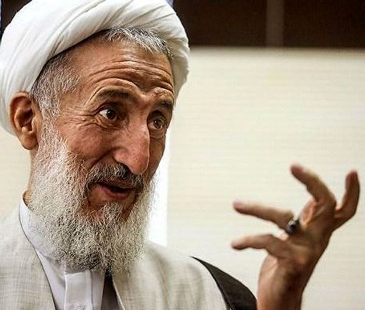 دهن کجی به انسجام ملی با بازگشت امام جمعه مسئله‌دار پشت تریبون!