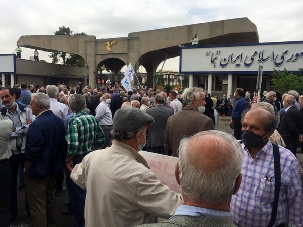 به مدیران پاداش می دهند به بازنشستگان که می رسد منابع و بودجه ندارند!