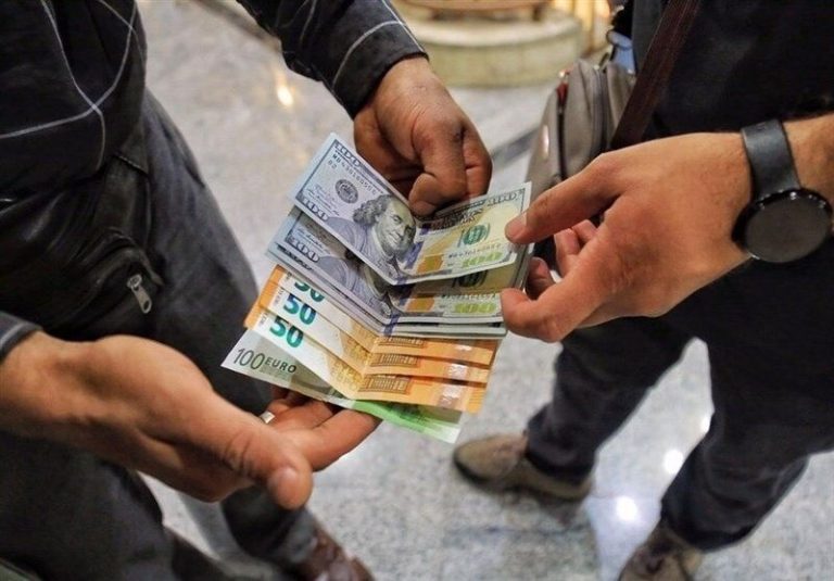 بچه زرنگ‌های بازار ارز و طلا چه می کنند؟ / قدیمی های بازار: پکیج و سمینار فقط سوخت پول است