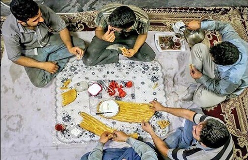 یک‌پنجم دستمزد کارگران فقط برای نان خالی! / سه روز مزد کارگران پول یک کیلو گوشت می‌شود