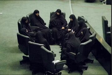 فراکسیون زنان علیه زنان؟! / زنان مجلس، در دفاع از زنان جامعه غایب‌اند