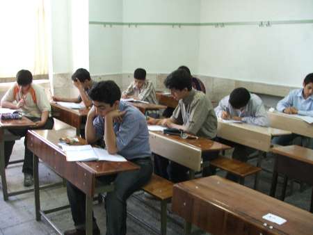 جای خالی دانش‌آموزان جان‌باخته و بازداشتی در مدارس