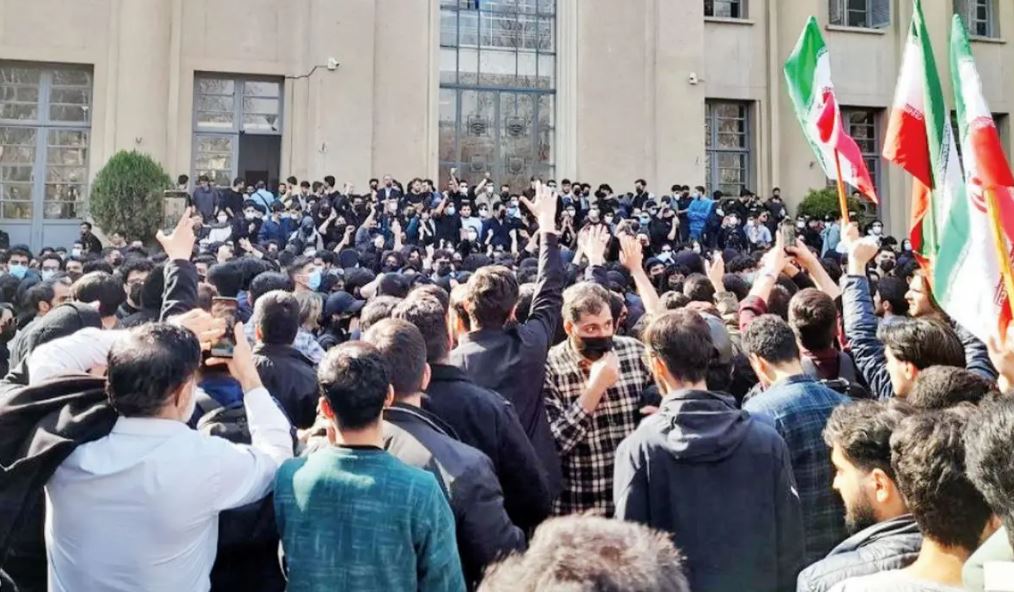 هزینه سنگین اعتراضات دانشجویی؛ از تعطیلی و تعلیق تا مهاجرت نخبگان
