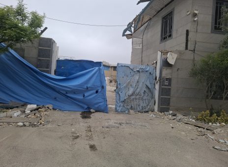 غول‌های صنعتی غمگین! / کار با بوی باروت و ترس بیکاری در قلعه حسن خان
